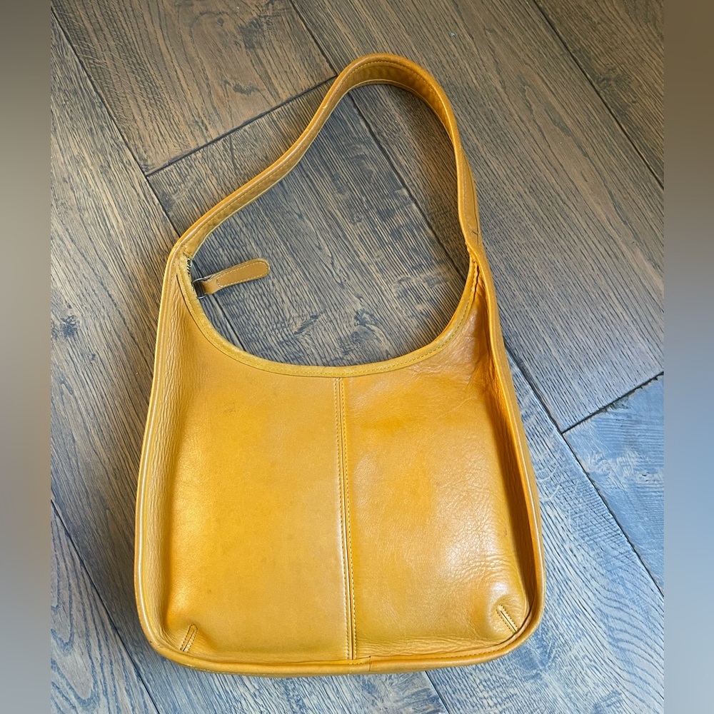 Yellow ergo 9025 vintage coach